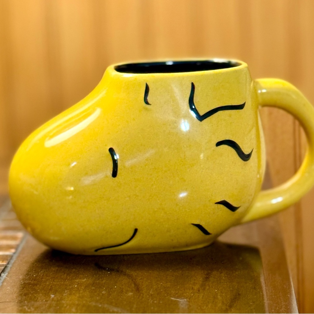Peanuts Yellow Mug - Picture 2 of 4